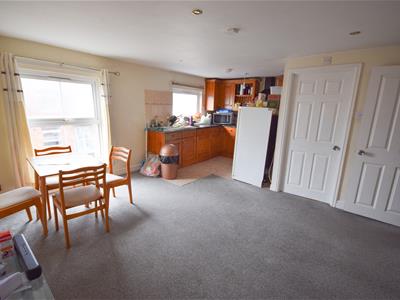 KITCHEN/LIVING ROOM